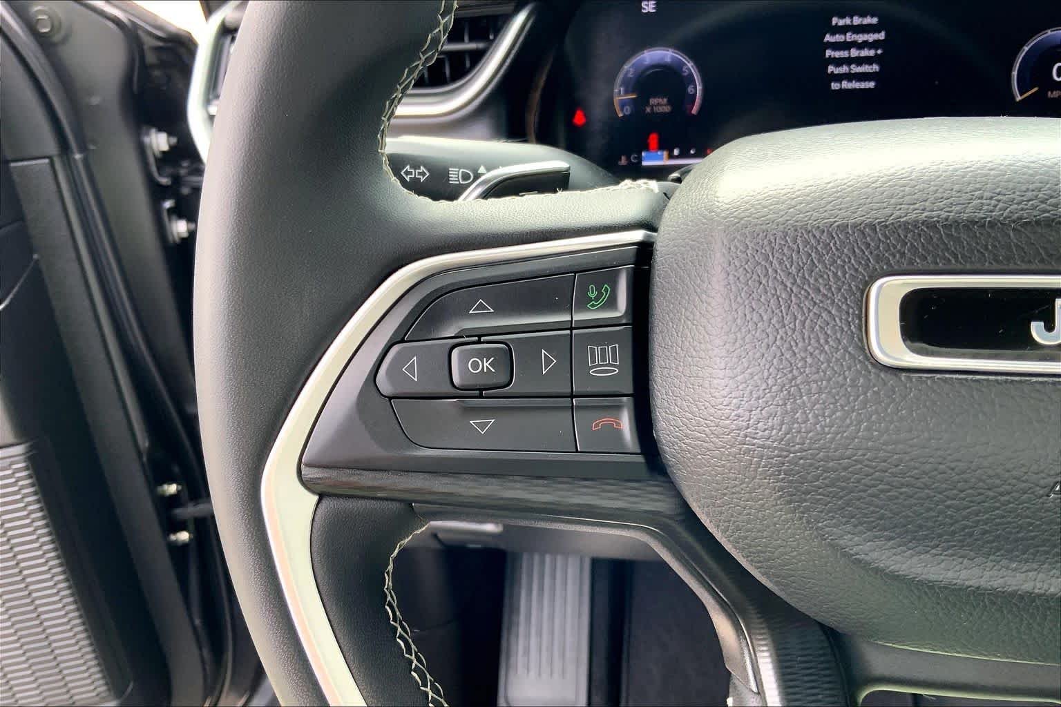 Used 2024 Baltic Gray Metallic Clearcoat Jeep Laredo X image 19