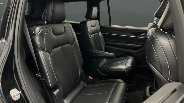 Certified Used 2024 Diamond Black Crystal Pearlcoat Jeep Limited image 25