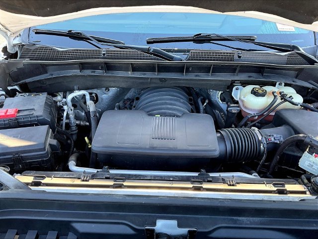 Used 2022 White GMC AT4X image 34