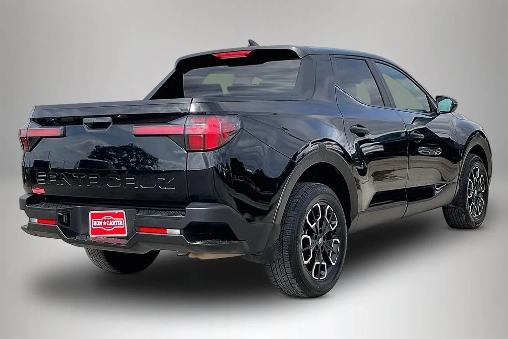 Used 2022 Black Hyundai SEL image 5