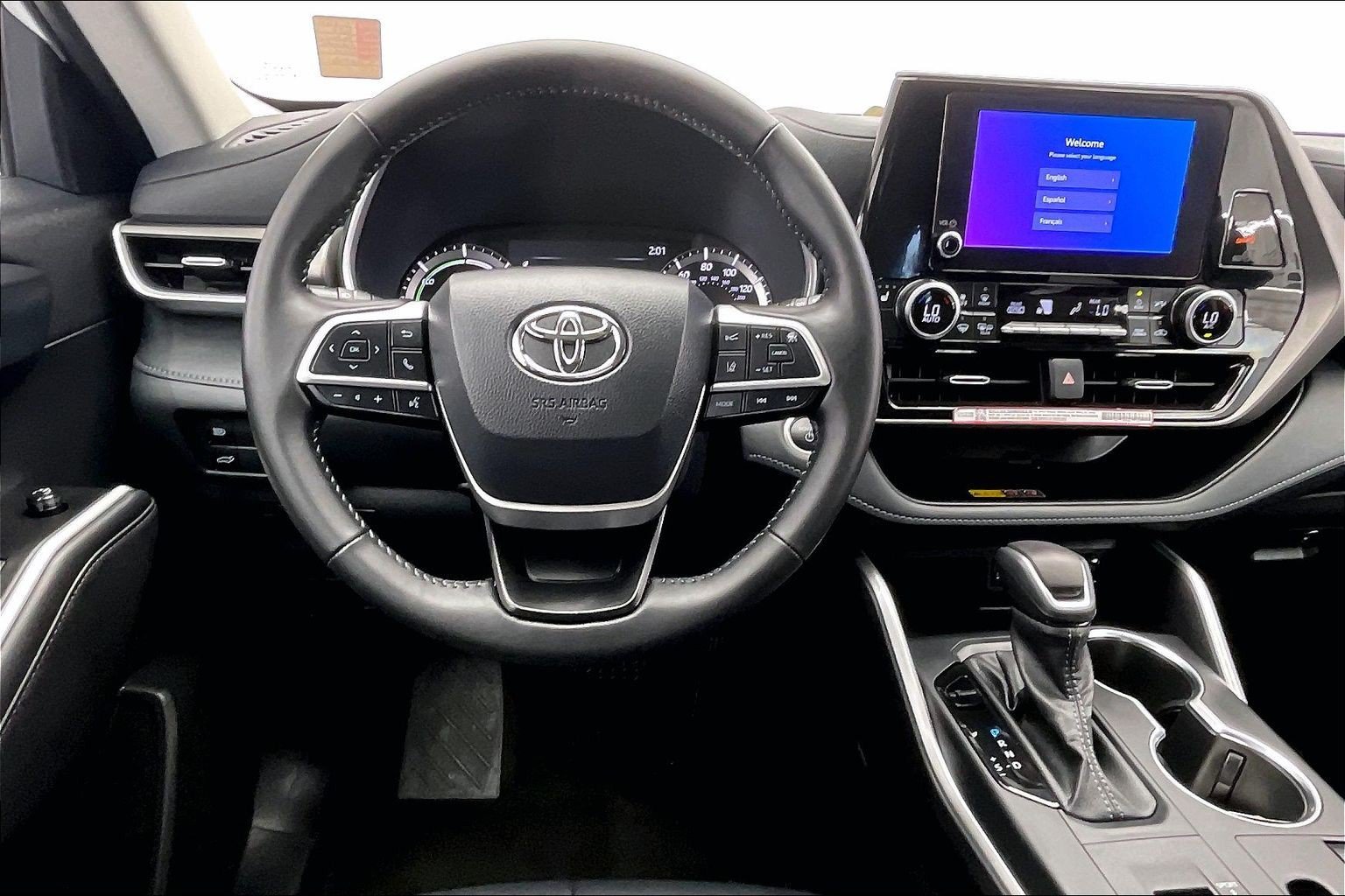 Used 2026 Wind Chill Pearl Toyota XLE image 4