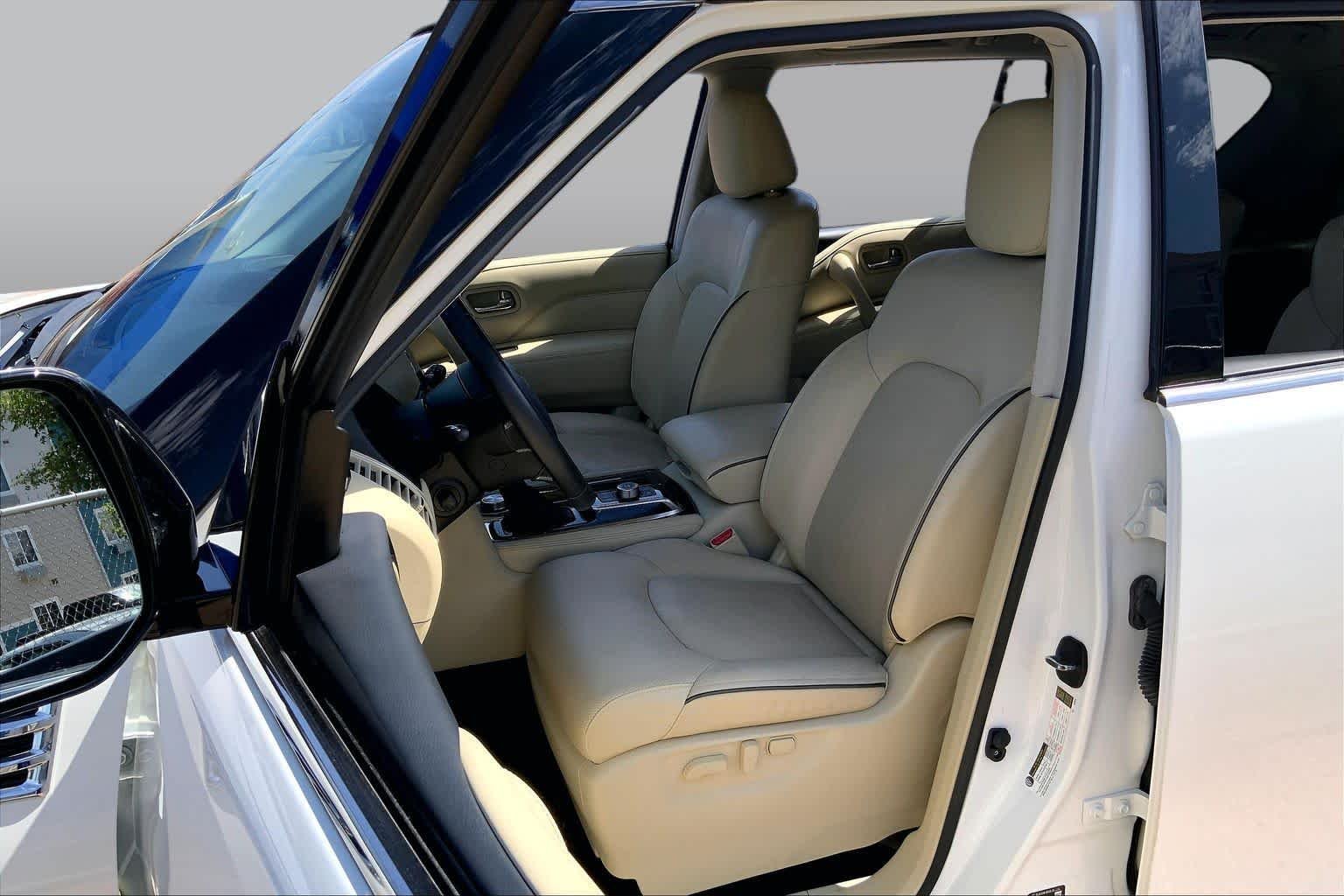 Used 2022 Moonstone White INFINITI LUXE image 8