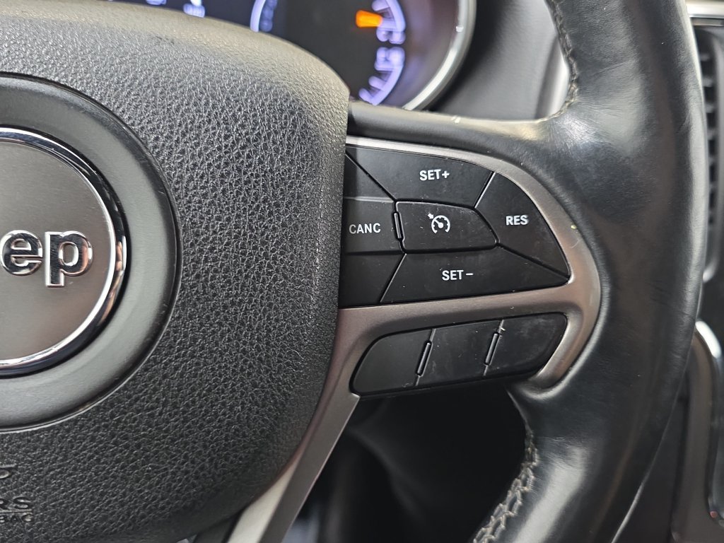 Used 2018 Bright White Clearcoat Jeep Altitude image 17