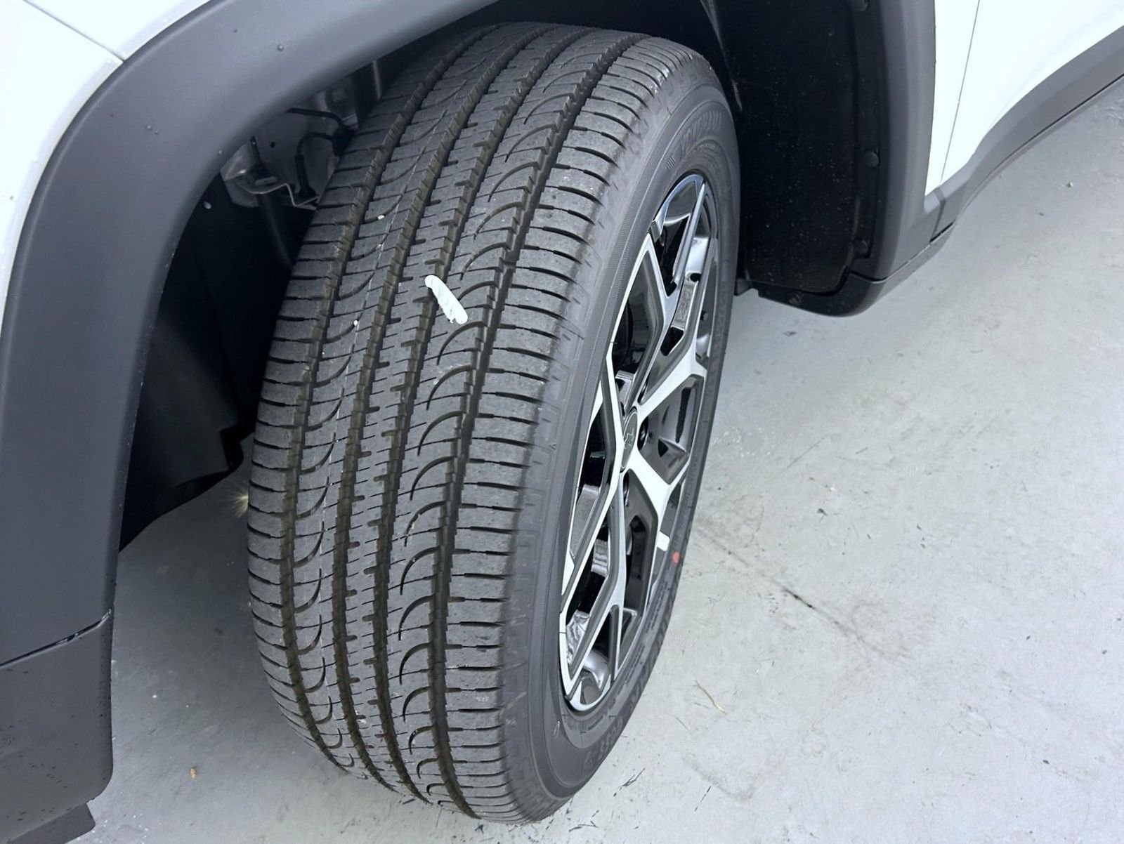 New 2026 Bright White Clear-Coat Exterior Paint Jeep Limited image 24