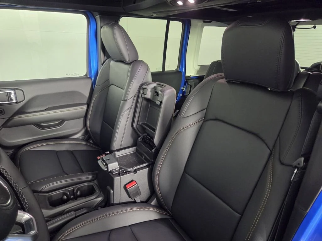 New 2026 Hydro Blue Pearl-Coat Exterior Paint Jeep Sahara image 17
