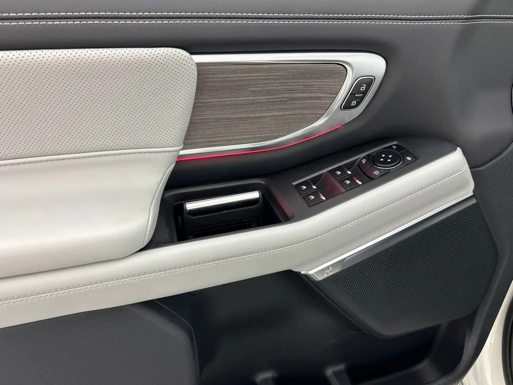 New 2026 Star White Metallic Tri-Coat Ford MAX Platinum® image 13