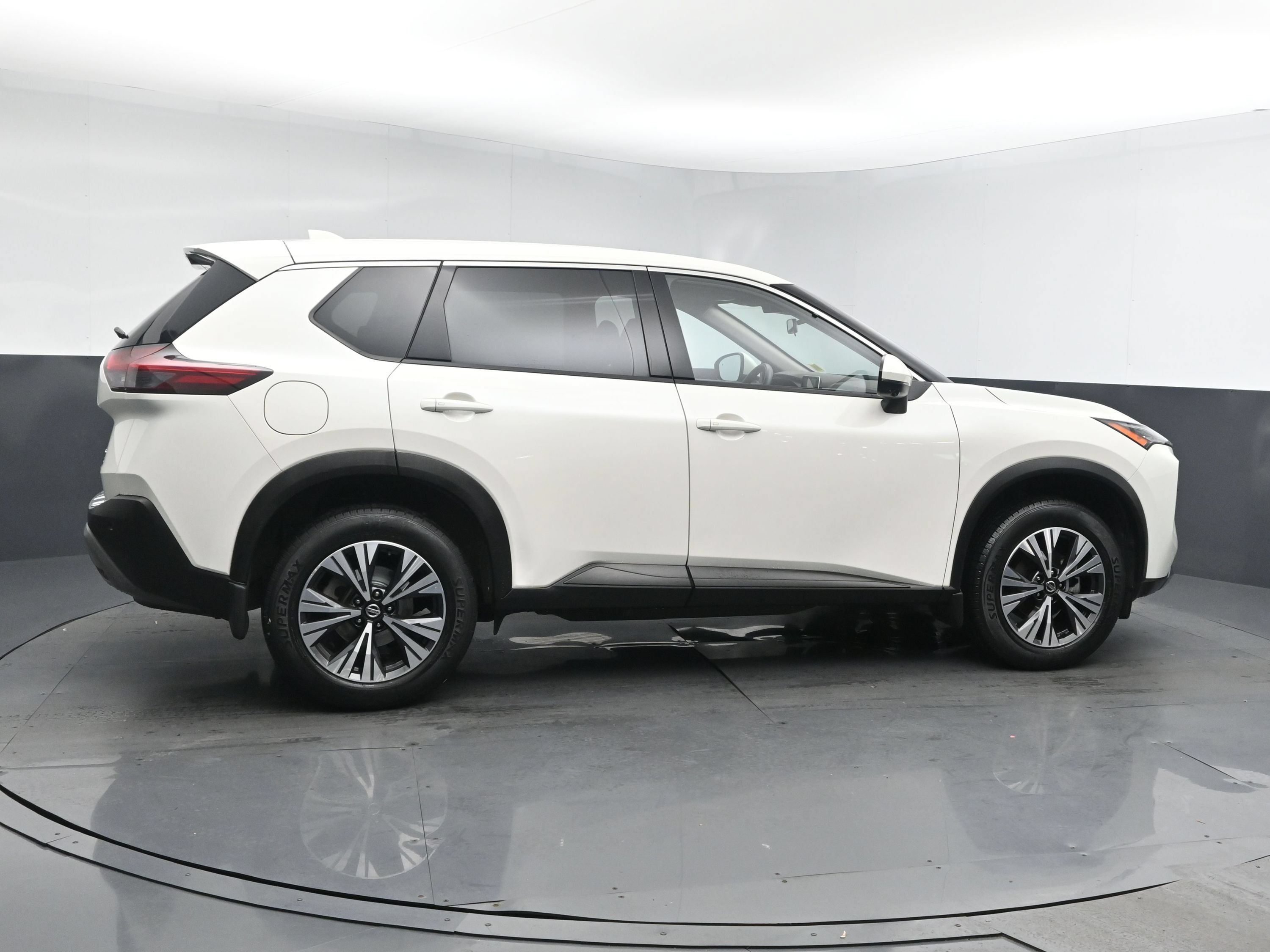 Used 2021 Pearl White Tricoat Nissan SV image 3