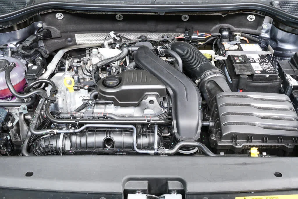 New 2026 Platinum Gray Metallic Volkswagen S image 30