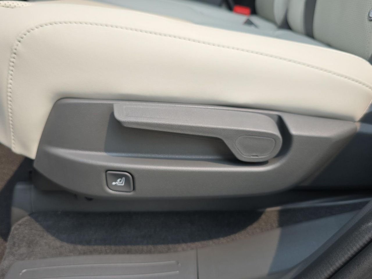 New 2026 Ecotronic Gray Hyundai SEL AWD image 55