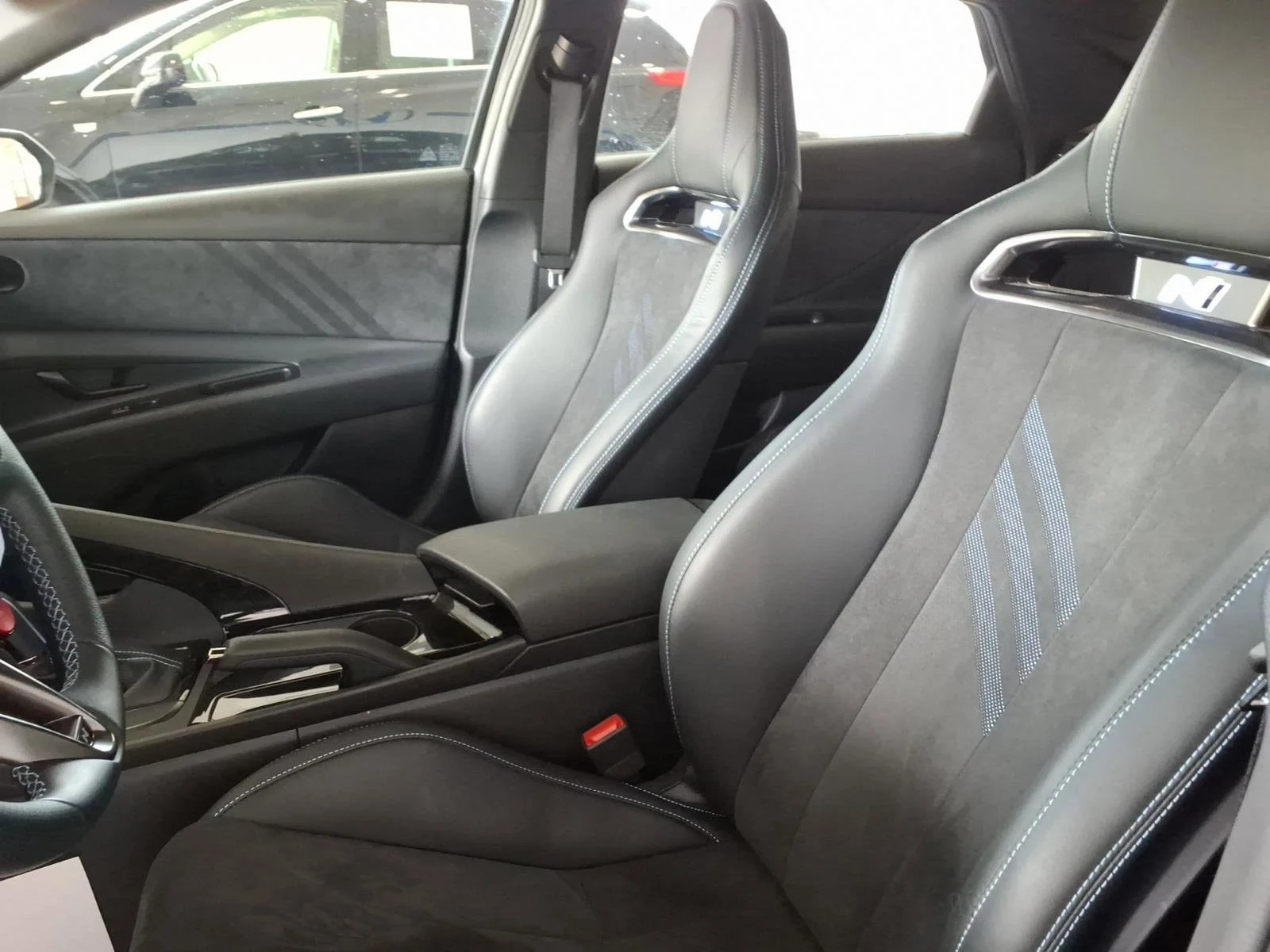 Used 2025 Abyss Black Hyundai Base image 10
