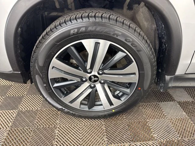 Used 2023  Mitsubishi 2.0 SE image 26