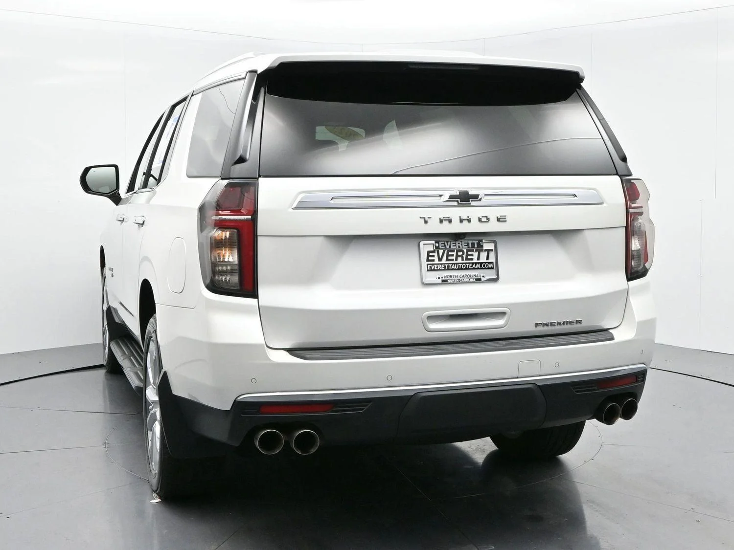 Used 2023 Iridescent Pearl Tricoat Chevrolet Premier image 6