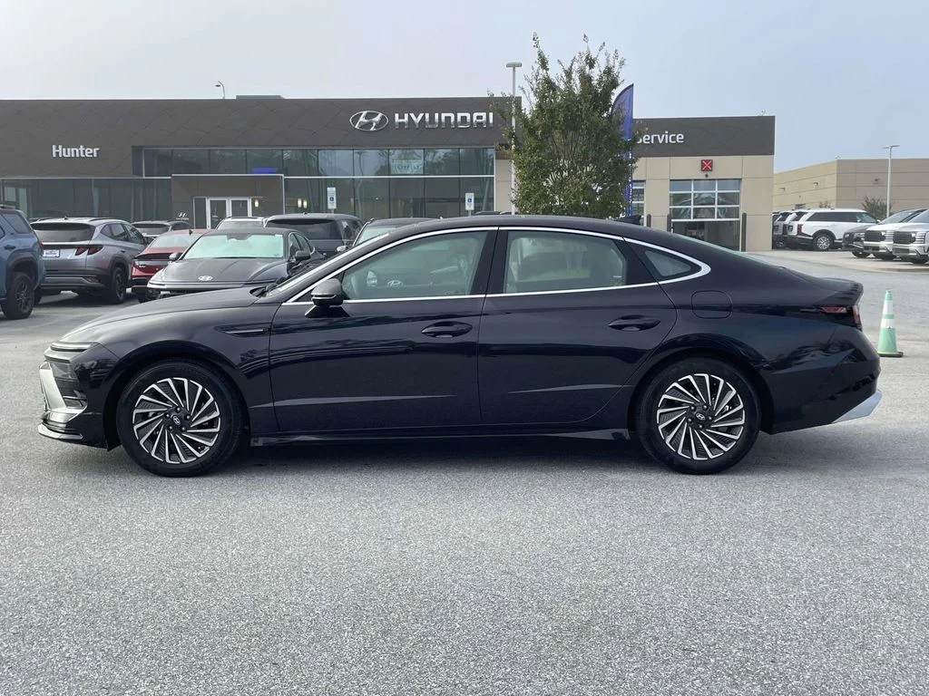 Used 2026 Carbon Blue Hyundai SEL image 28
