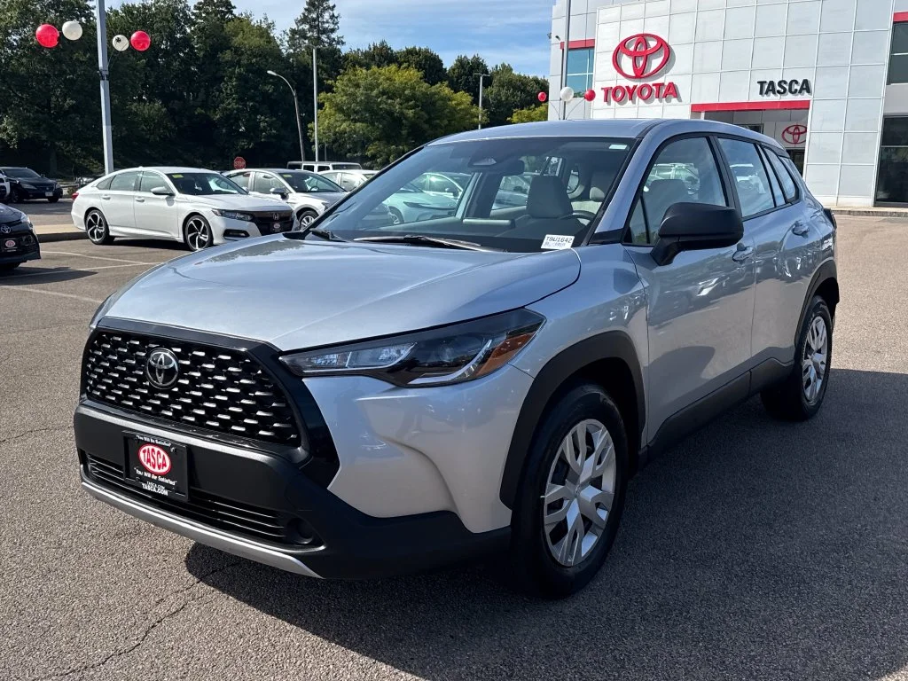 Used 2025 Silver Toyota L image 3