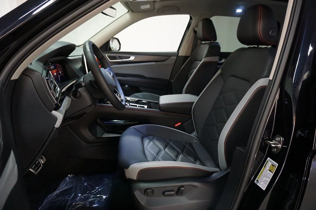 New 2026 Deep Black Volkswagen 2.0T Peak Edition image 10