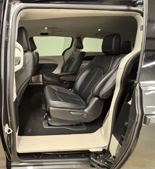 Used 2023 Gray Chrysler Touring L image 25
