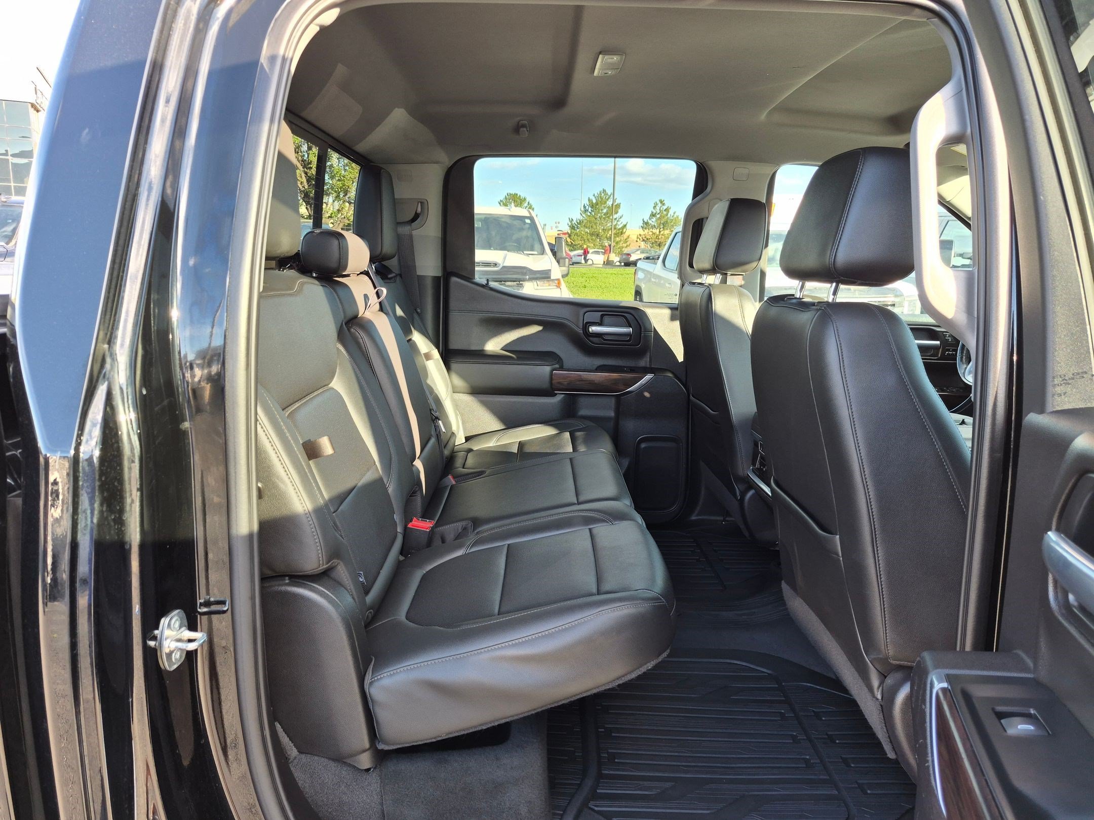 Used 2020 Onyx Black GMC SLT image 30