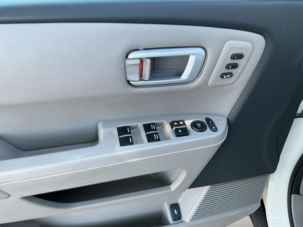 Used 2013 White Honda Touring image 10
