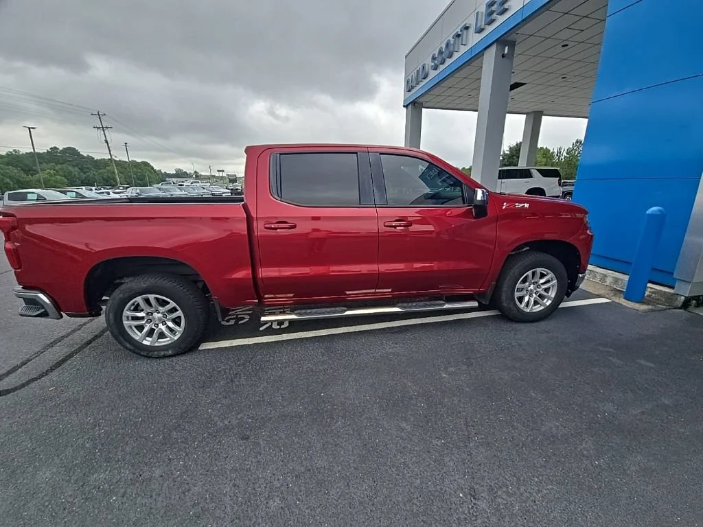 Used 2019 CAJUN RED TINTCOAT Chevrolet LT image 12