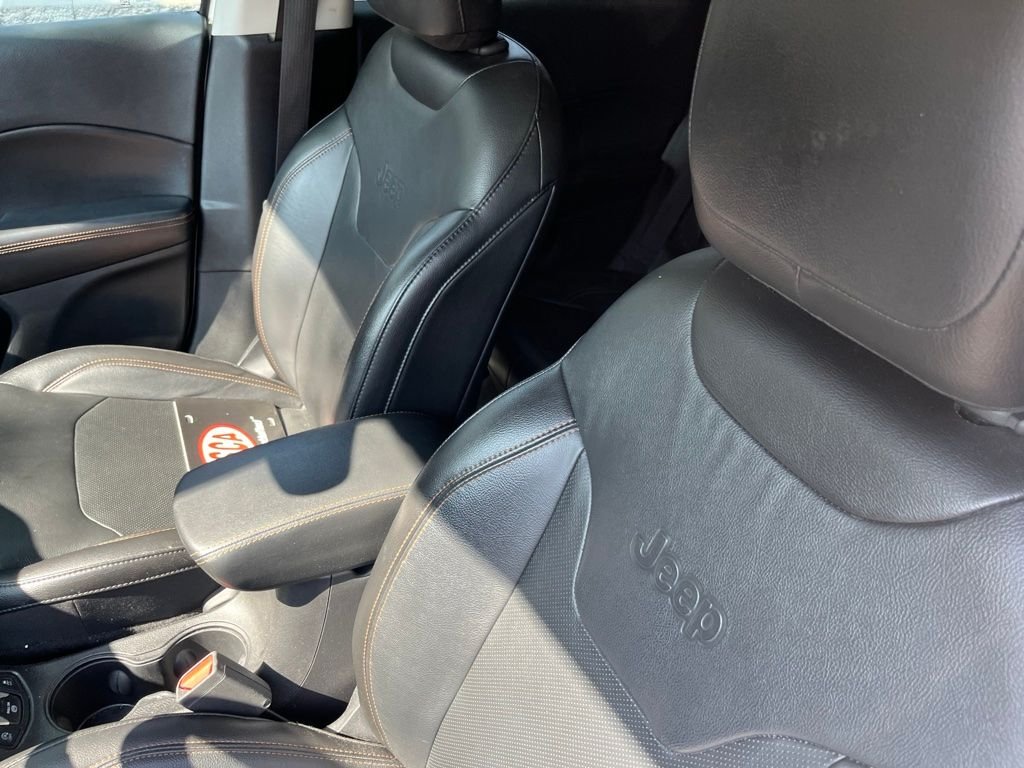 Used 2020 White Jeep Limited image 2