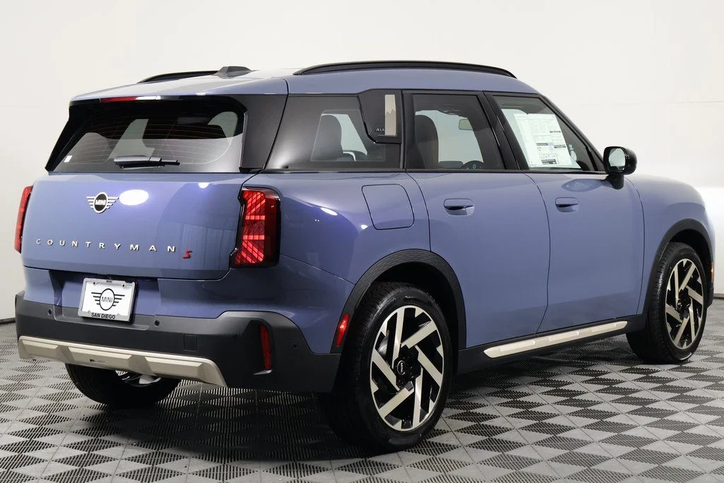 New 2026 Slate Blue Metallic MINI Signature Plus image 2