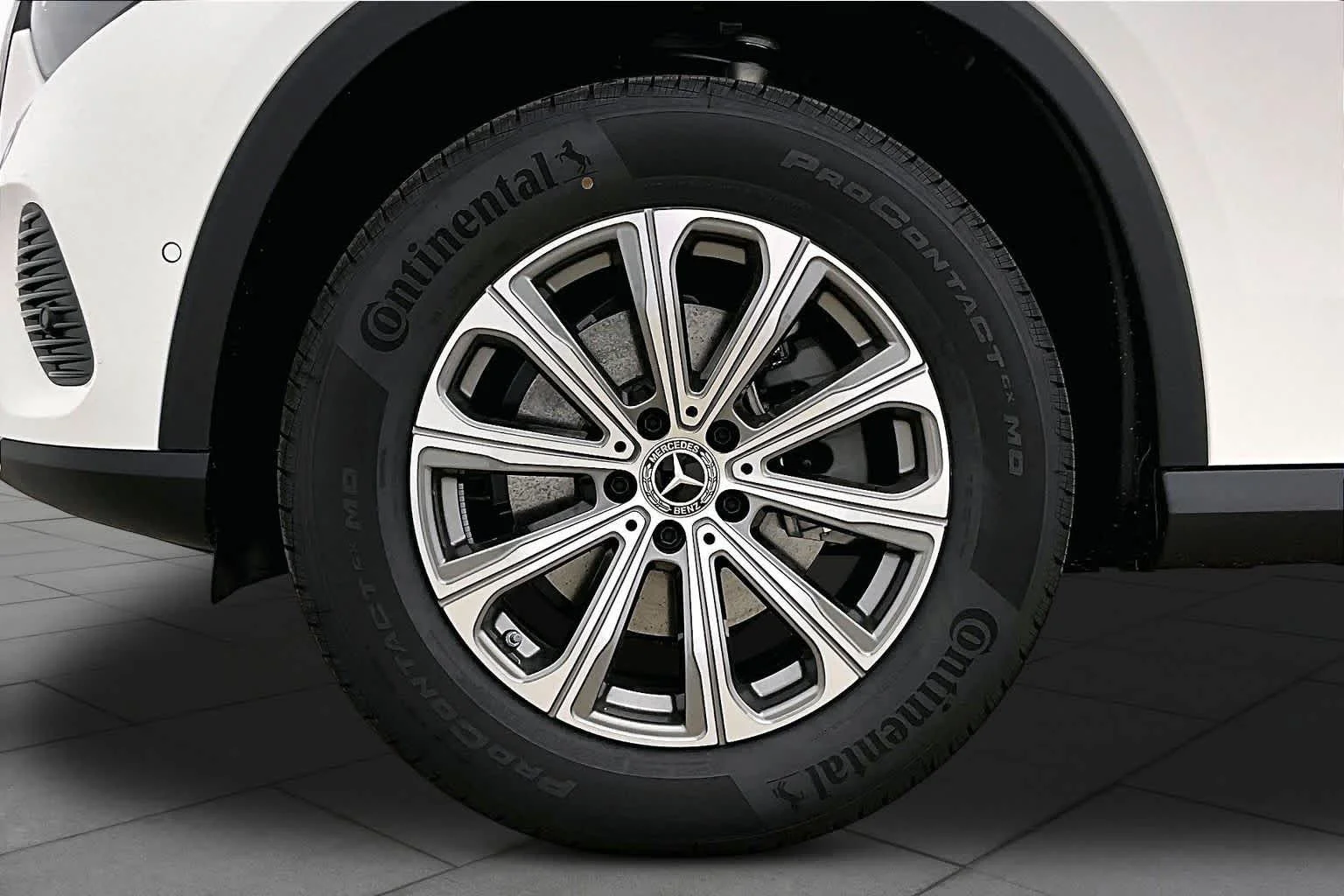 New 2026 Polar White Mercedes-Benz GLC 300 image 11