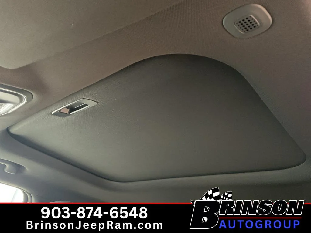 New 2026 Bright White Clear-Coat Exterior Paint Jeep Laredo X image 13