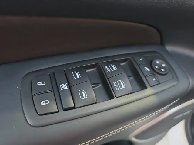 Used 2016 White Jeep Overland image 28
