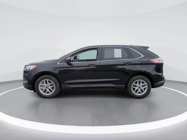 Used 2022 Black Ford SEL image 5