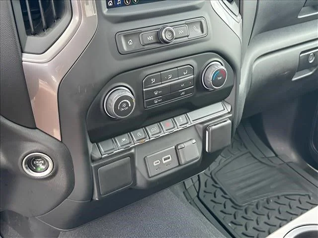 Used 2022 White Chevrolet Custom image 23