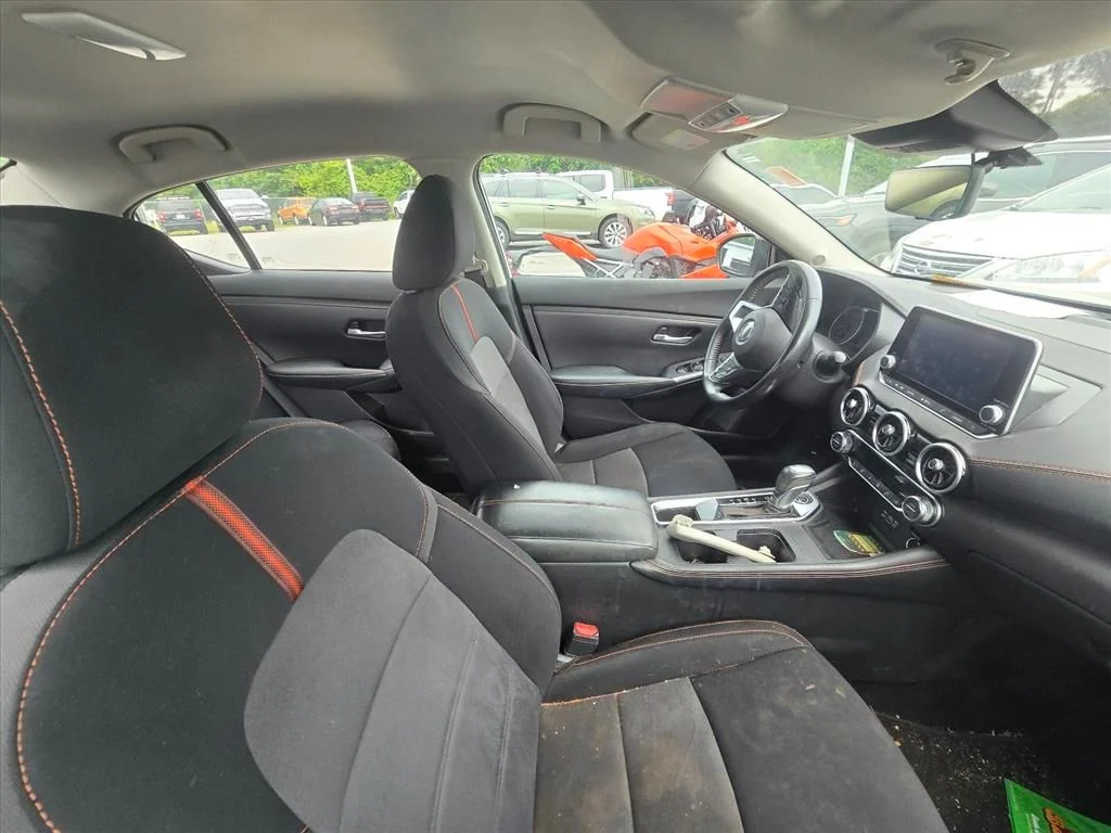 Used 2022 White Nissan SR image 7