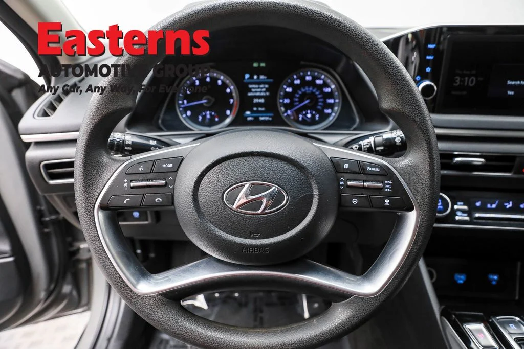 Used 2023 Gray Hyundai SEL image 10
