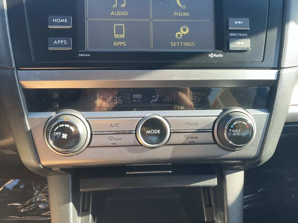 Used 2015 Gray Subaru 2.5i image 36