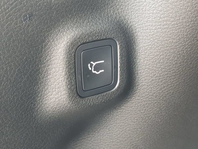 New 2026 Bright White Clearcoat Jeep Latitude image 15