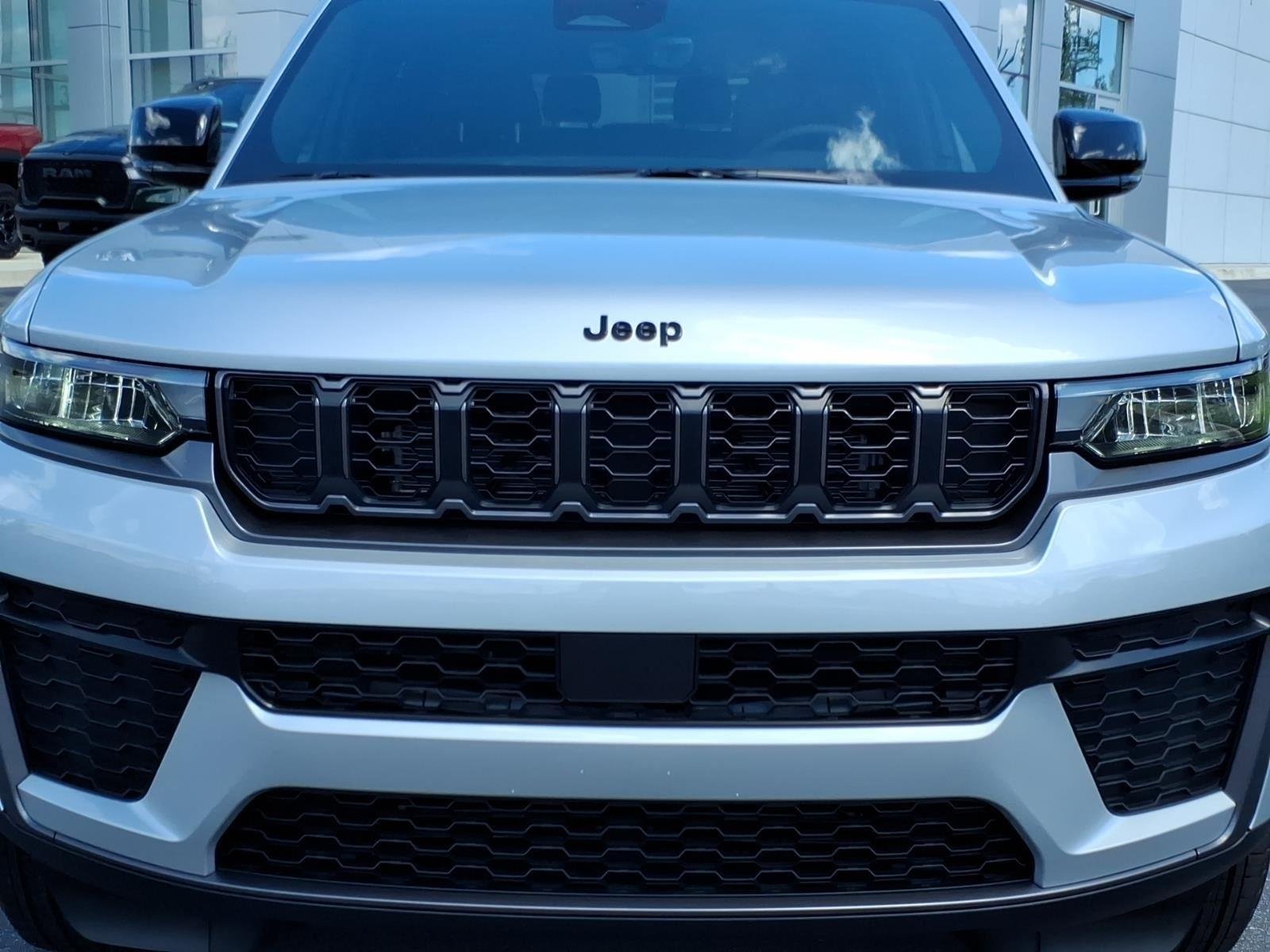 New 2026 Silver Zynith Exterior Paint Jeep Laredo Altitude image 14
