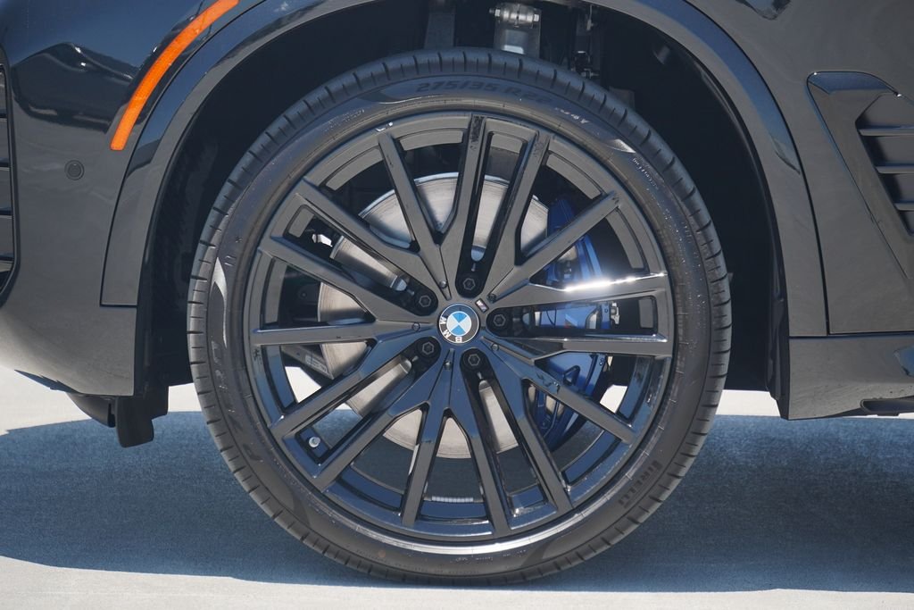 Used 2026 Black Sapphire Metallic BMW M60i image 5