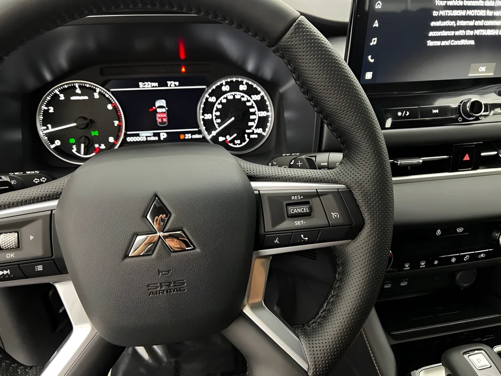 New 2026 White Diamond Mitsubishi LE image 22