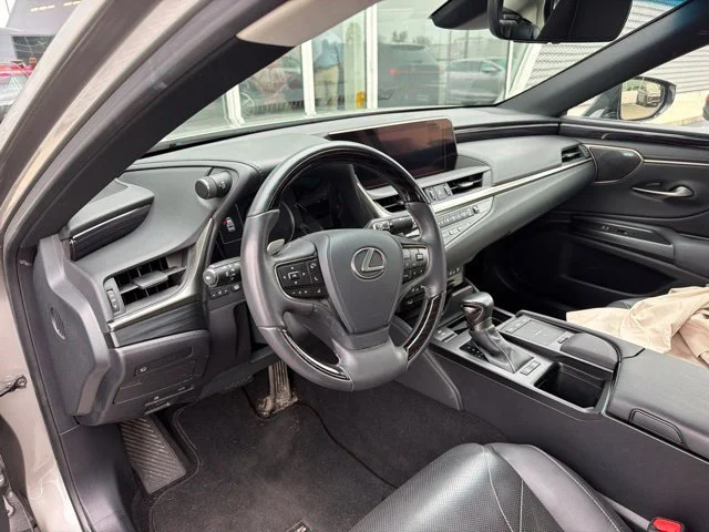 Used 2021 Silver Lexus ES 300h Luxury image 2