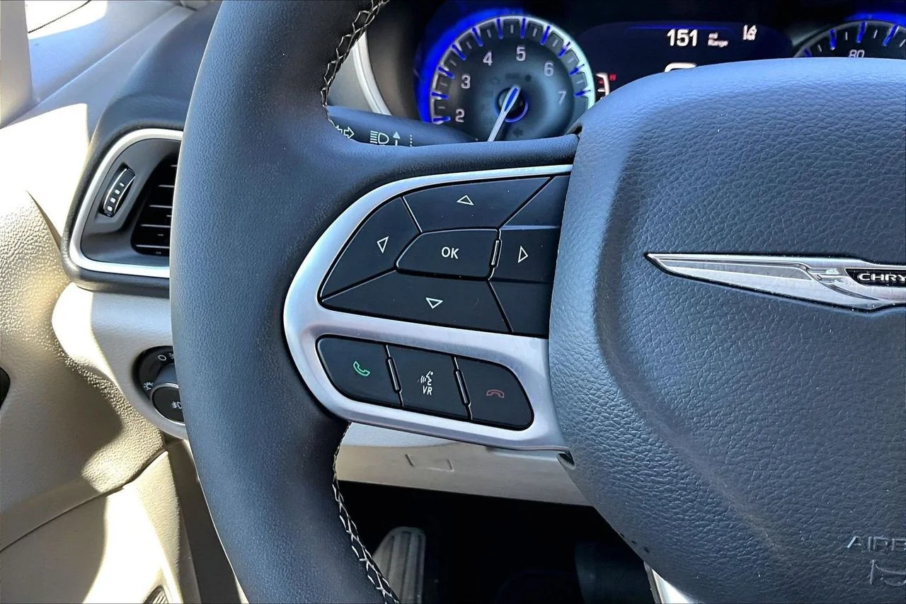 Used 2024 Silver Chrysler Touring L image 28