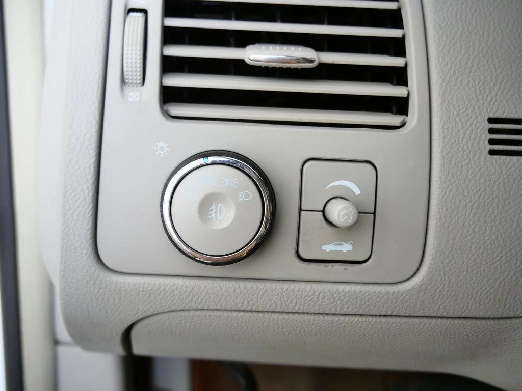 Used 2011 White Buick CXL image 23