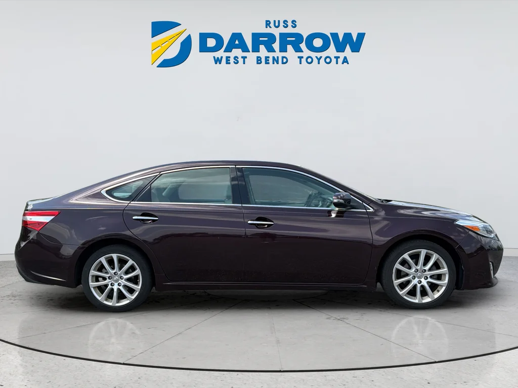 Used 2013 Red Toyota XLE Touring image 5