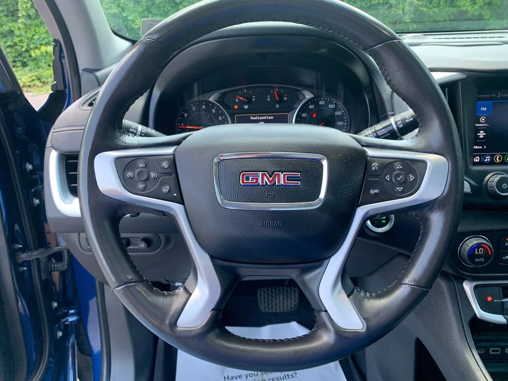 Used 2022  GMC SLT image 28
