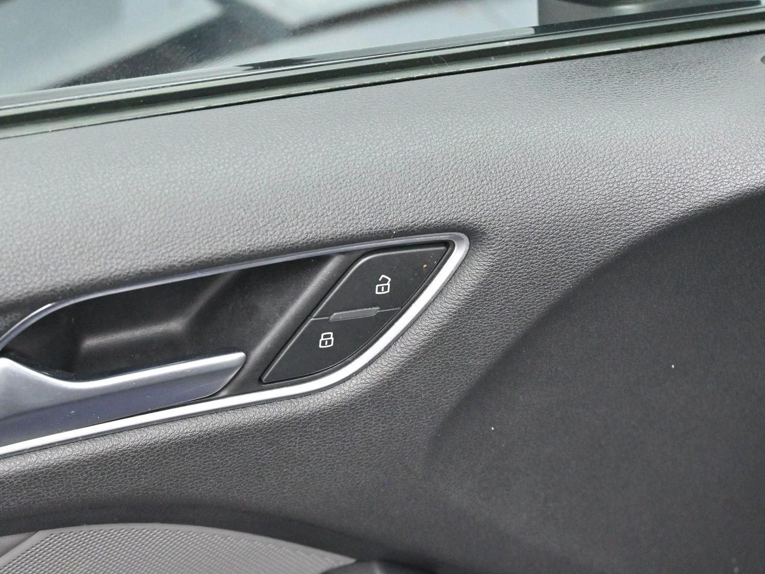 Used 2019 Navarra Blue Metallic Audi Premium Plus image 10