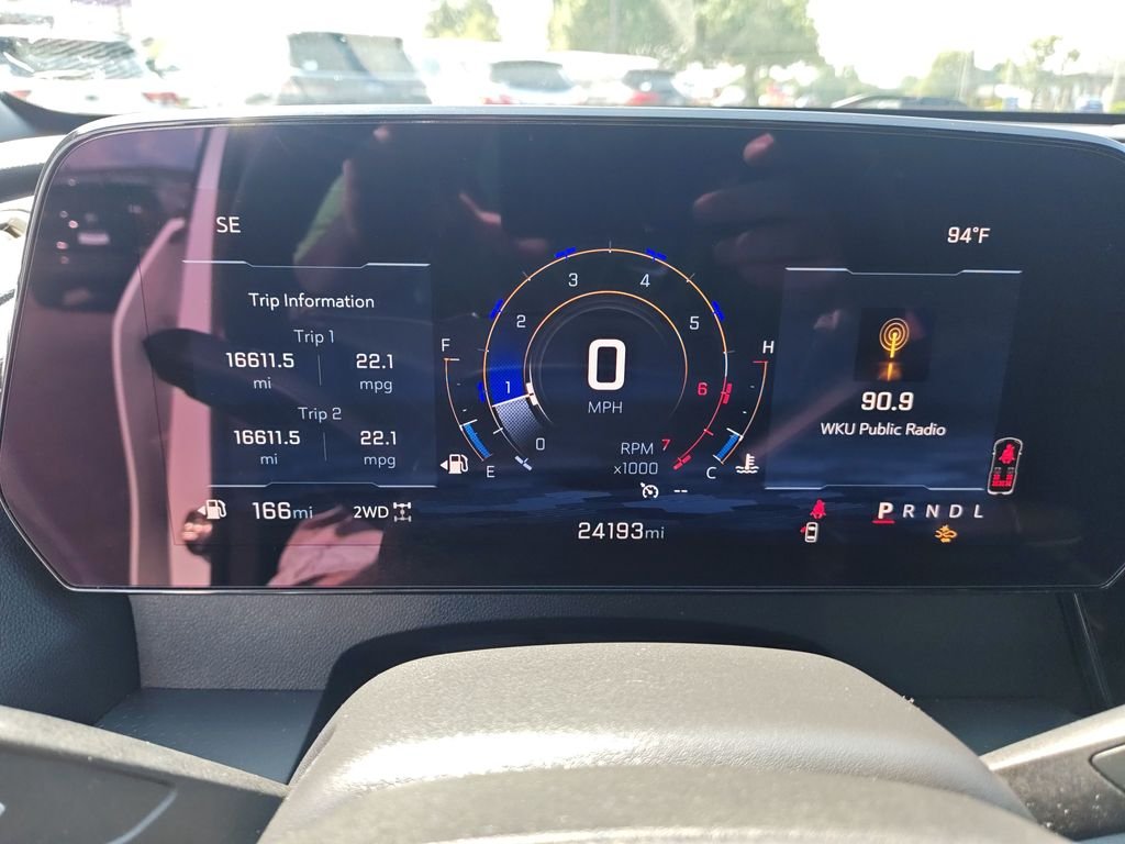 Used 2025 White Chevrolet LT image 18