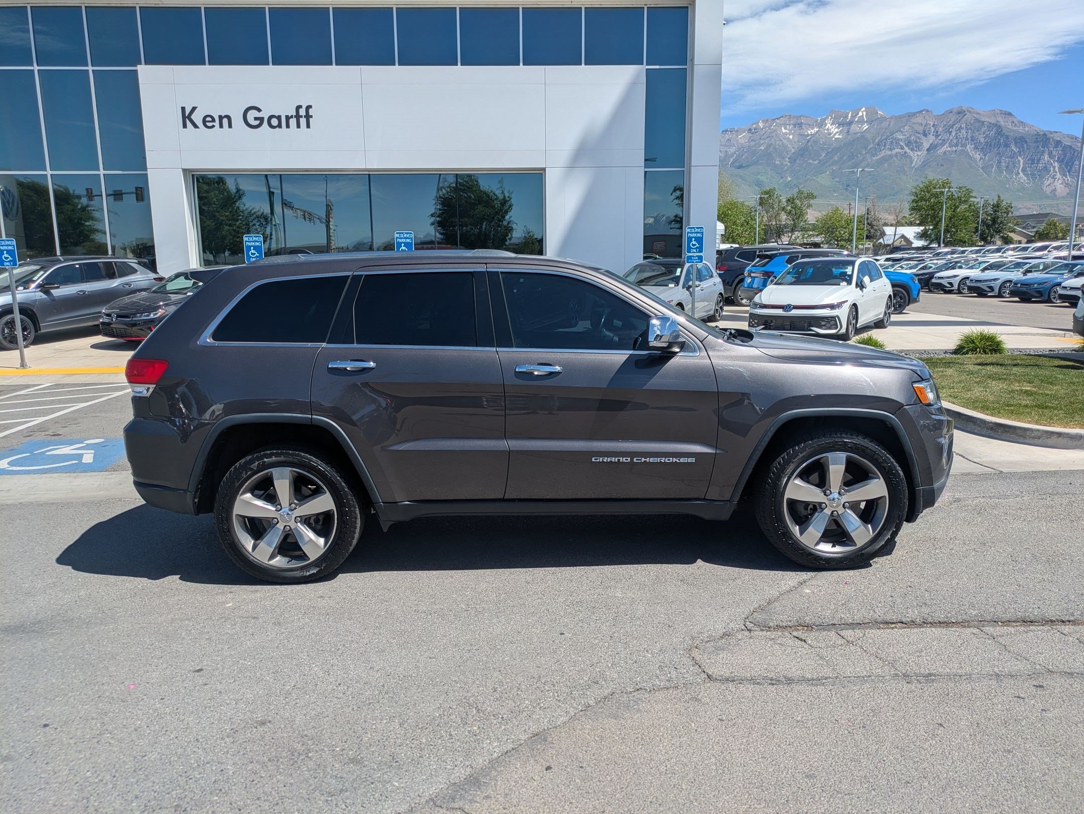 Used 2015 Granite Crystal Metallic Clearcoat Jeep Limited image 2