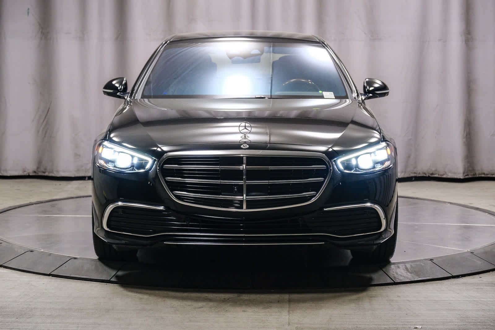 Used 2024 Black Mercedes-Benz S 580e image 6
