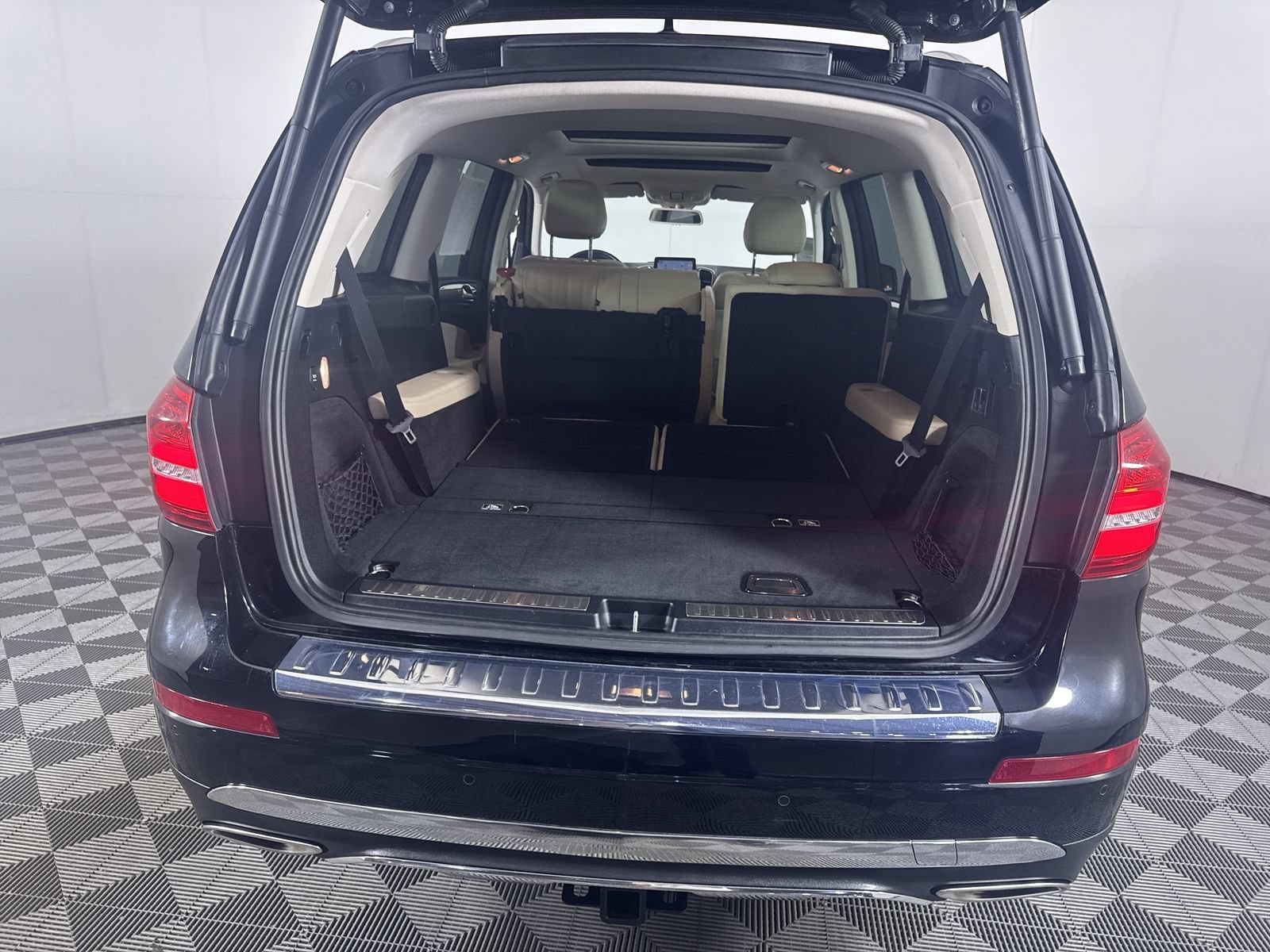 Used 2019 Black Mercedes-Benz GLS 450 image 25
