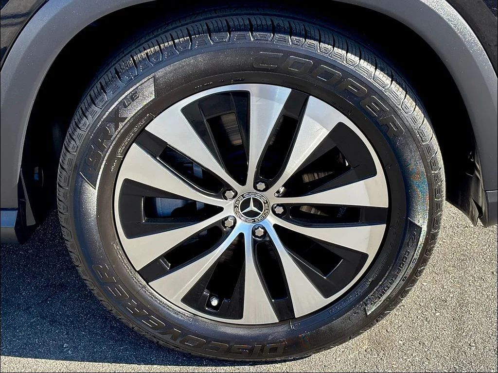 Used 2025 Black Mercedes-Benz GLE 450 4MATIC® image 30
