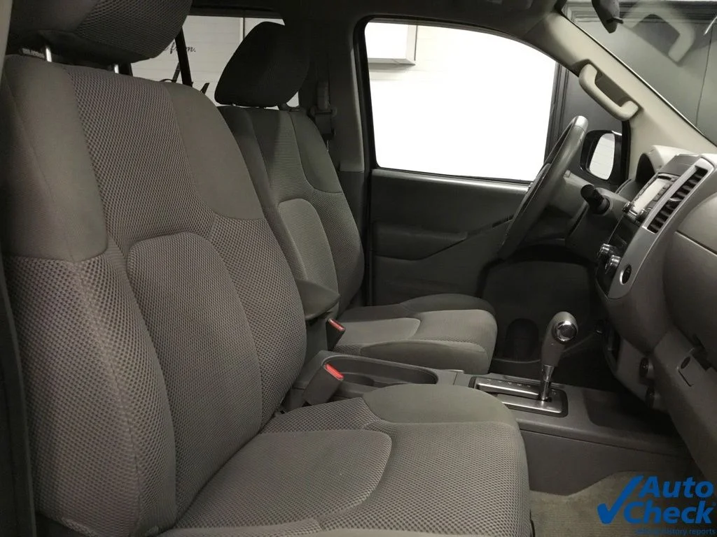 Used 2015 Silver Nissan SV image 34