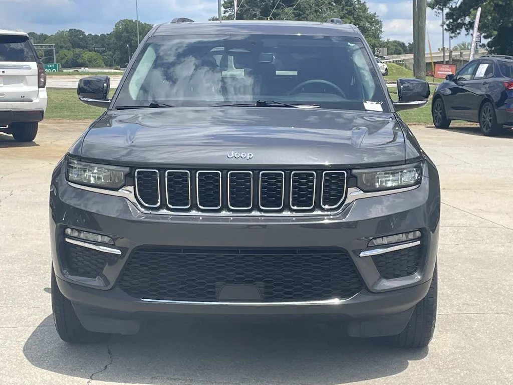 Used 2023 Gray Jeep Limited 4x2 image 6